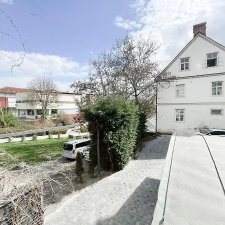 Stylish Riverside Living In The Hearth Of Downtown