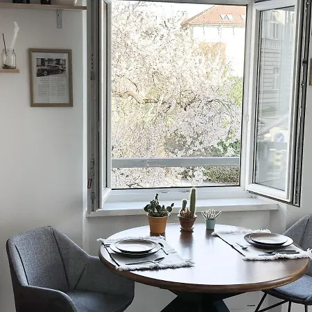 Apartment Stylish Riverside Living In The Hearth Of Downtown *